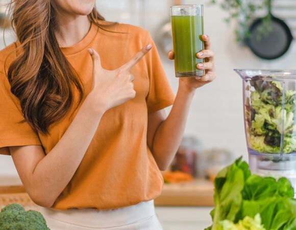Топ-4 детокс-напитка от "Едим Дома": готовимся к лету через обновление и очищение
