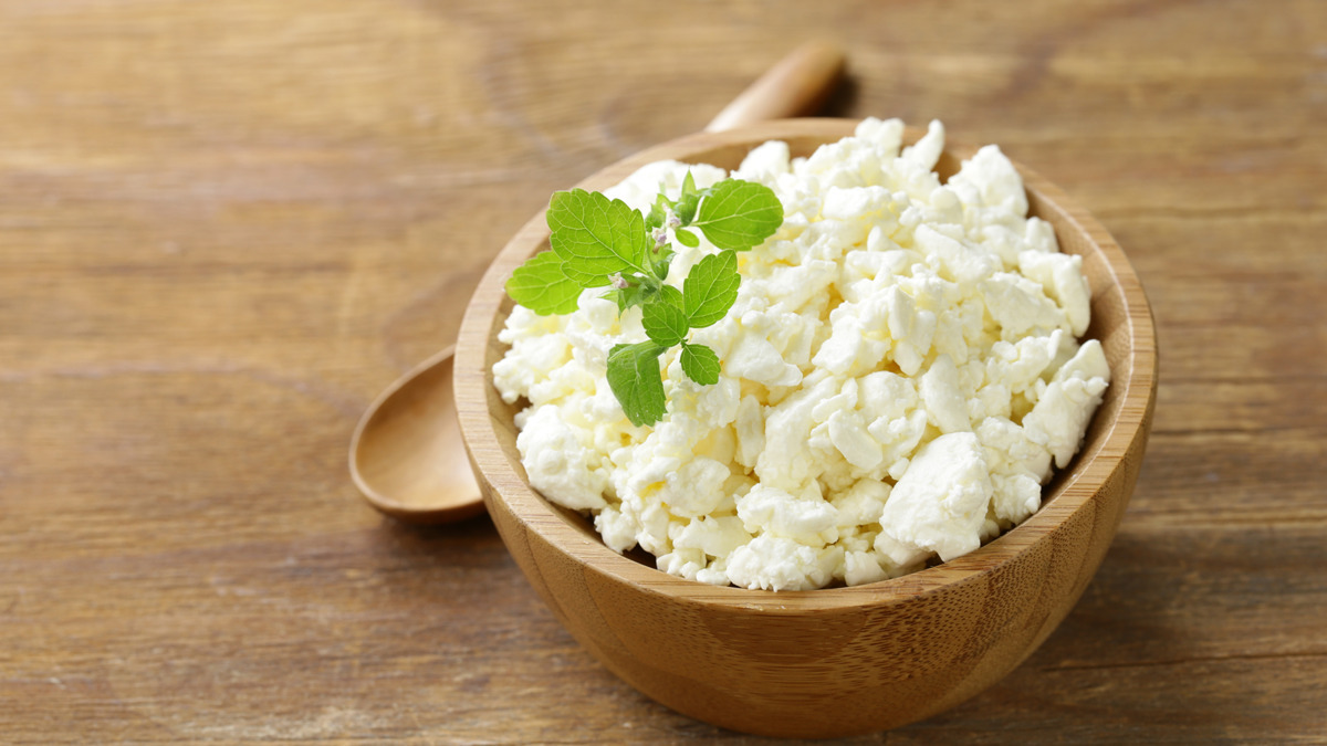 Вместо модных йогуртов и дорогих сыров: почему все "помешались" на твороге