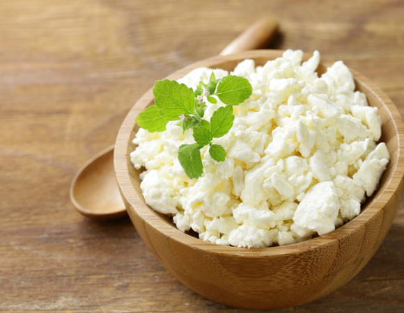 Вместо модных йогуртов и дорогих сыров: почему все "помешались" на твороге