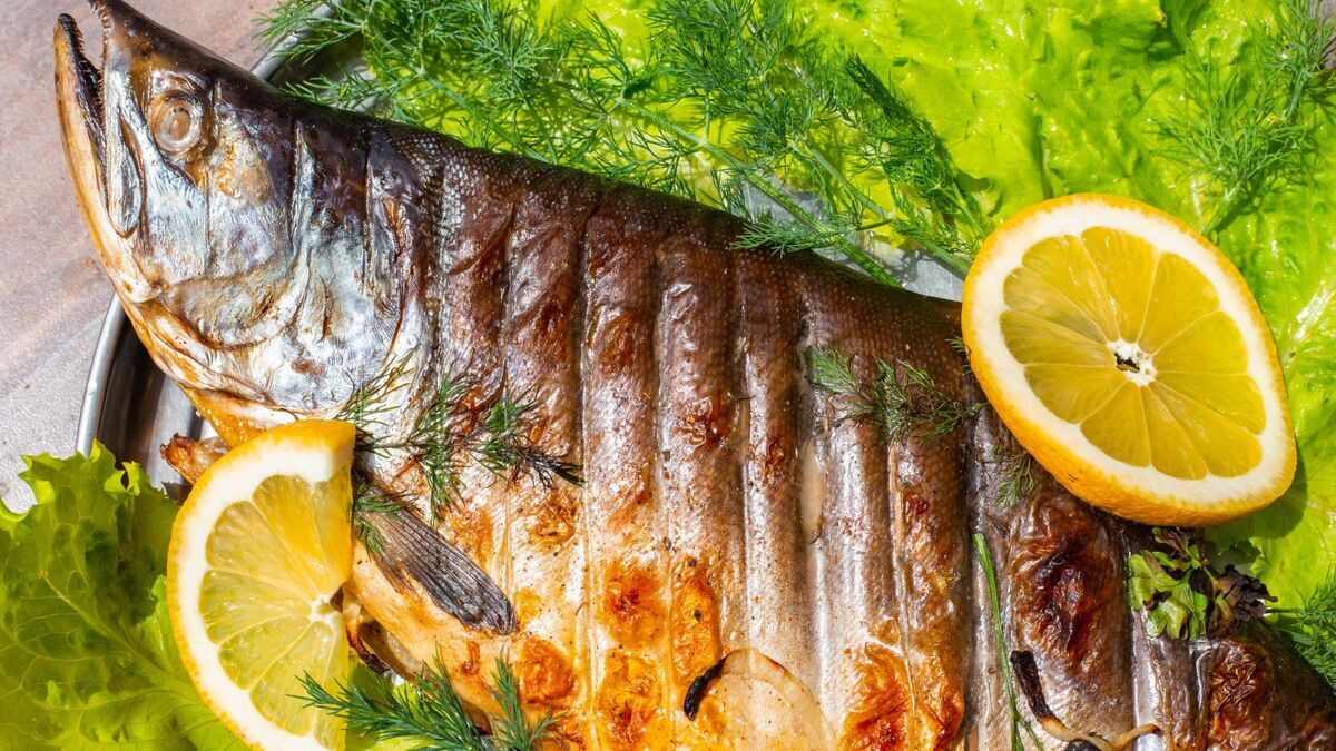 Порция запеченной горбуши 2-3 раза в неделю, и моя кожа гладкая и сияет: пользуюсь советом эндокринолога Савенко