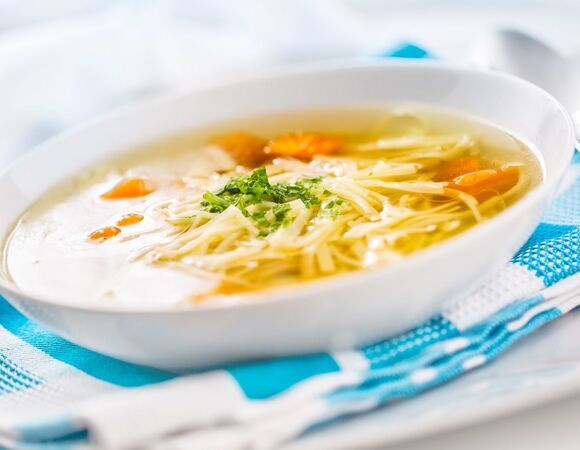 Символ заботы и уюта: 13 марта отмечаем  День куриного супа-лапши 