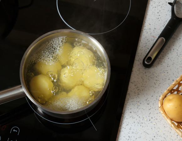 Выяснила, почему мое пюре стало черным после ужина — и придумала, как этого не допускать