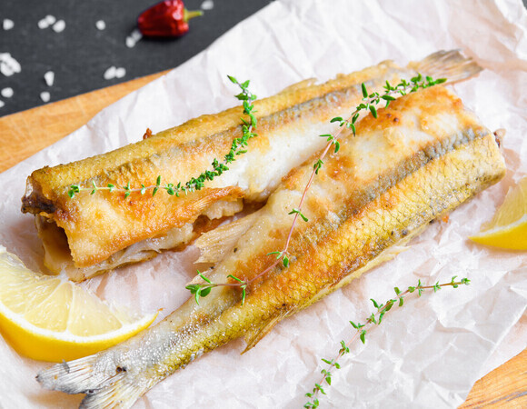 Каждую весну готовлю корюшку по-питерски — запах свежих огурцов стоит на всю кухню: это хороший знак!  