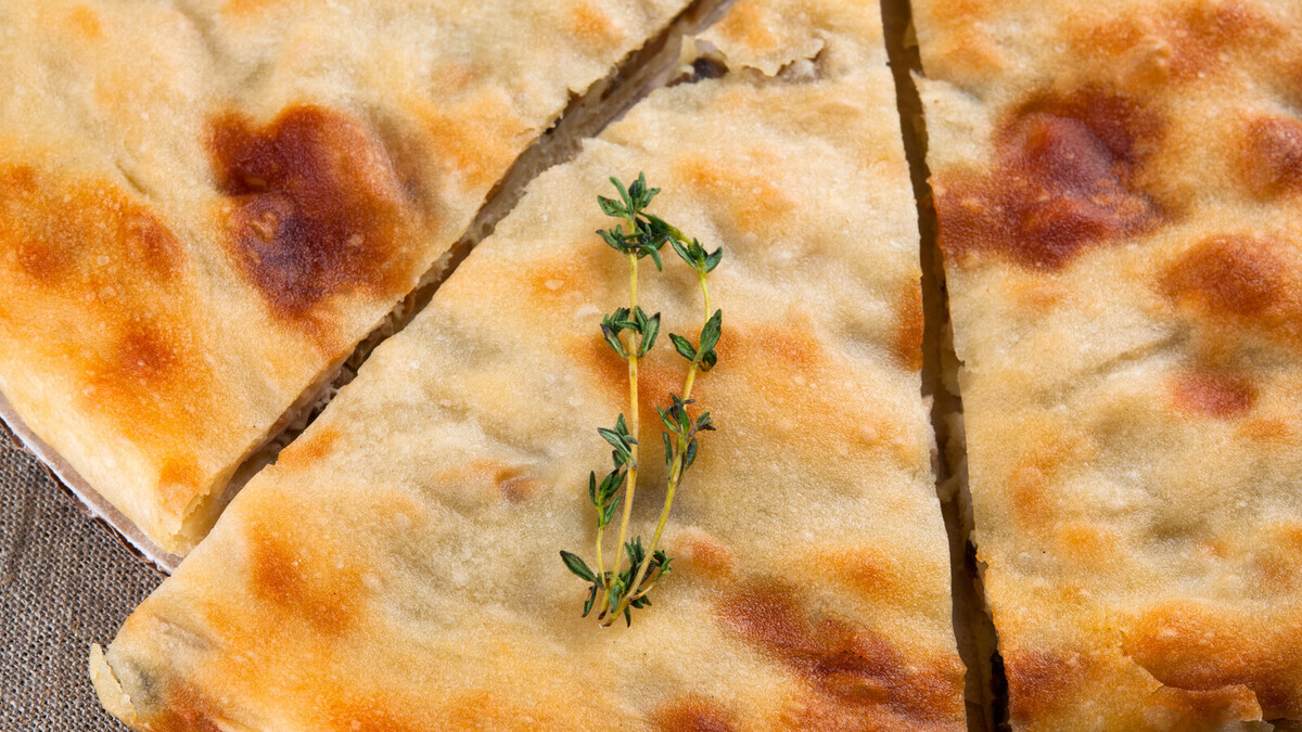 Черемша и грибы — идеальная пара: дома ждут весну, потому что начинаю печь конвертики с этой начинкой. Свежо и сытно!