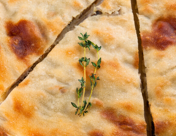 Черемша и грибы — идеальная пара: дома ждут весну, потому что начинаю печь конвертики с этой начинкой. Свежо и сытно!