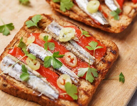 Маринованная мойва по-испански: недорогую рыбу превращаю в деликатес с помощью горсти специй