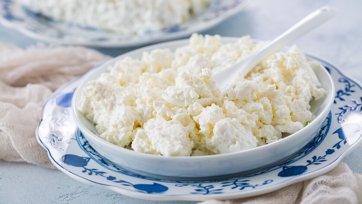 Диетолог назвал неожиданную причину для отказа от творога