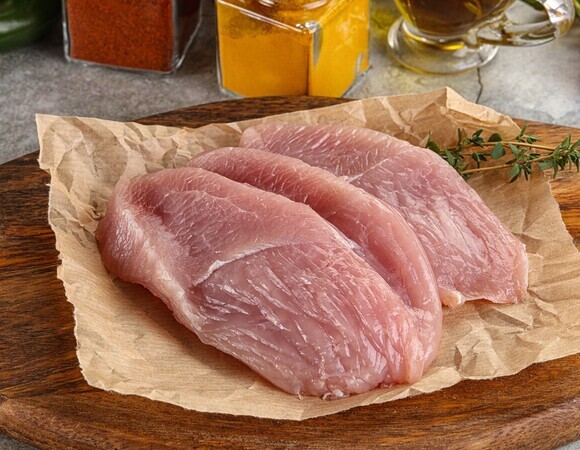 Нутрициолог Гусакова предупредила: 2 популярных способа приготовления индейки делают ее канцерогенной