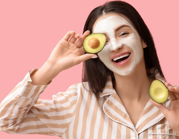 Косметолог раскрыла секрет: 5 рецептов домашних масок, которые реально работают