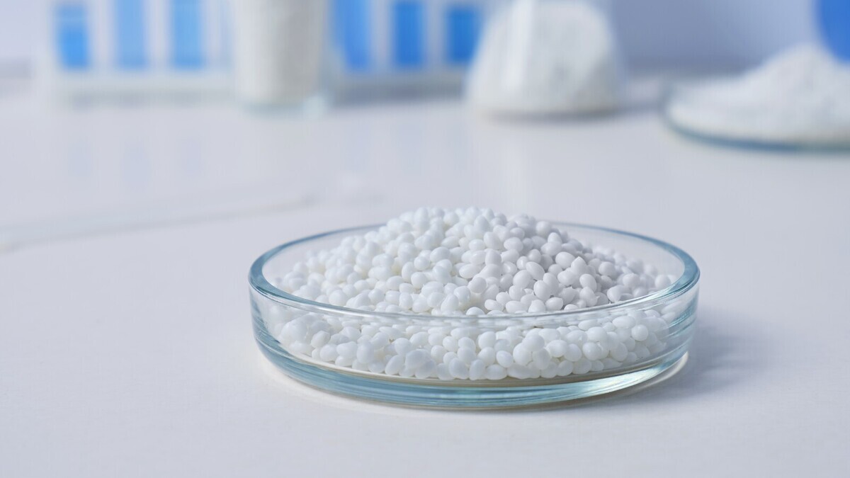 Ученые сделали пластик из молока: он полностью исчезает в почве за 13 недель