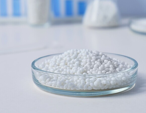 Ученые сделали пластик из молока: он полностью исчезает в почве за 13 недель