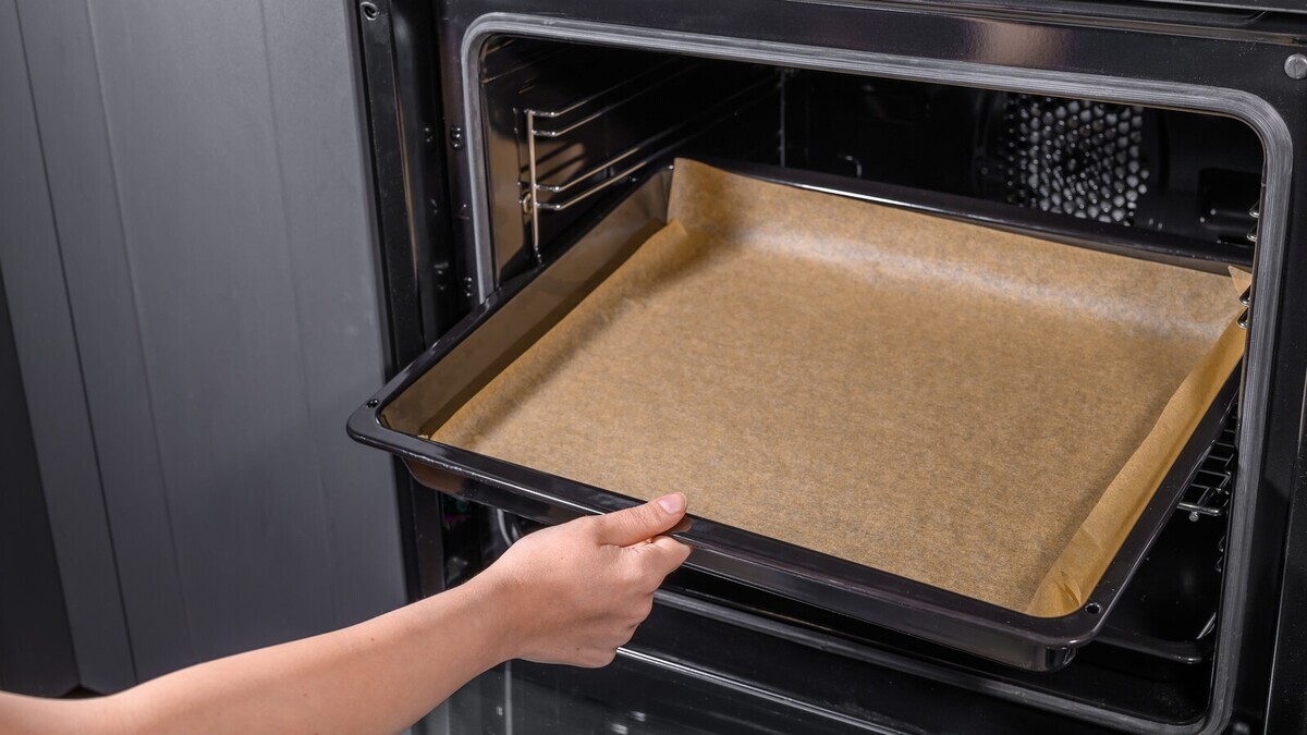 Какой стороной класть пергамент на противень — кулинарам объяснили одну важную деталь