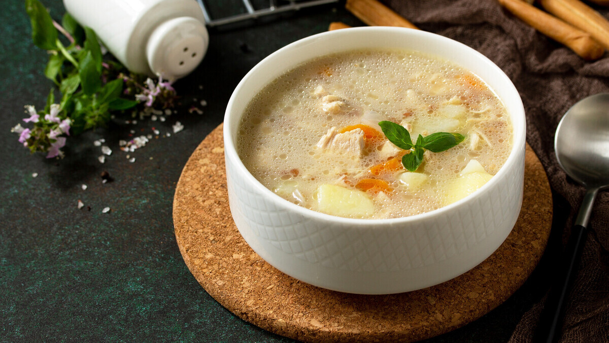 Крупу сберегла не на гарнир, а на гречневый суп: домашние сказали, что "первое" как из детства, только в 100 раз сливочнее