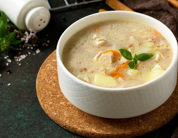 Крупу сберегла не на гарнир, а на гречневый суп: домашние сказали, что "первое" как из детства, только в 100 раз сливочнее