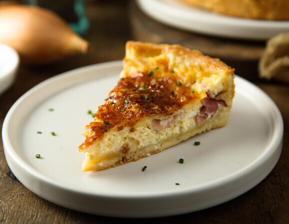 Итальянцы пекут его накануне Пасхи — сделала сытный пирог с яйцами, ветчиной и сыром и больше на стол ничего ставить не пришлось