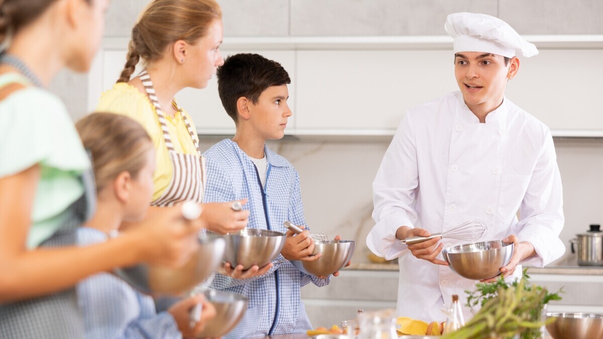 Шеф-повар раскрыл секреты идеальной одежды для кухни - фартук поверх худи и другие нюансы