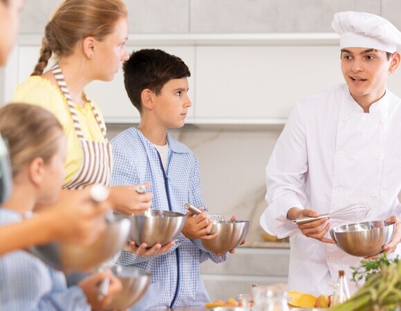 Шеф-повар раскрыл секреты идеальной одежды для кухни - фартук поверх худи и другие нюансы