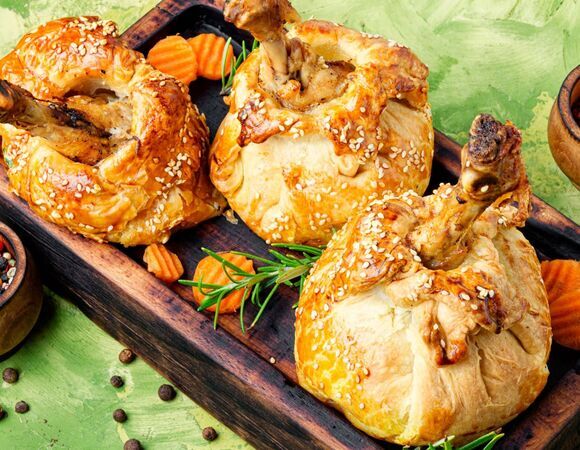 Завернула куриные ножки в тесто, чтобы приготовить невероятный обед для всей семьи: в восторге были и стар, и млад