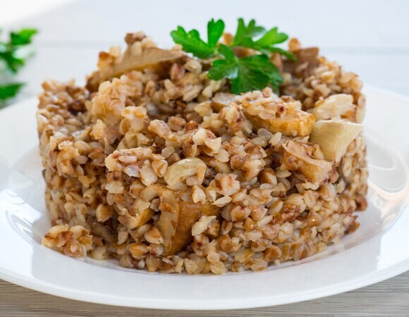 Врач указала на неожиданный вред гречки с грибами