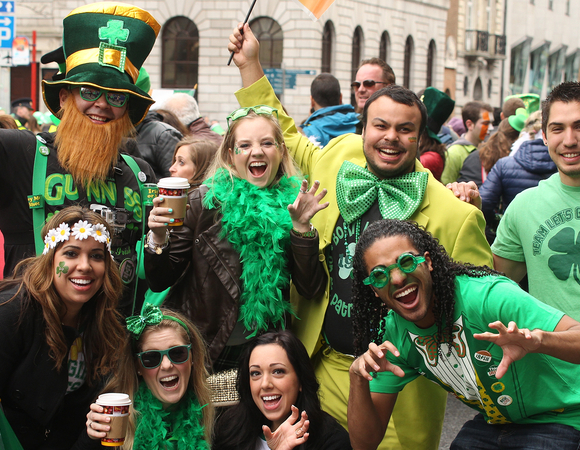 День святого Патрика: как тихий религиозный праздник превратился в глобальный фестиваль пива, еды и шумных парадов