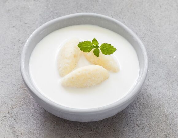 Бросаю в кипящее молоко клецки и получаю вкусный обед за несколько минут: приготовила самый быстрый суп в мире