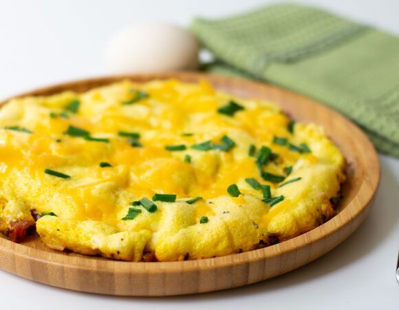 Чем разнообразить жареные яйца: шеф-повар назвал 4 лучшие начинки для омлетов