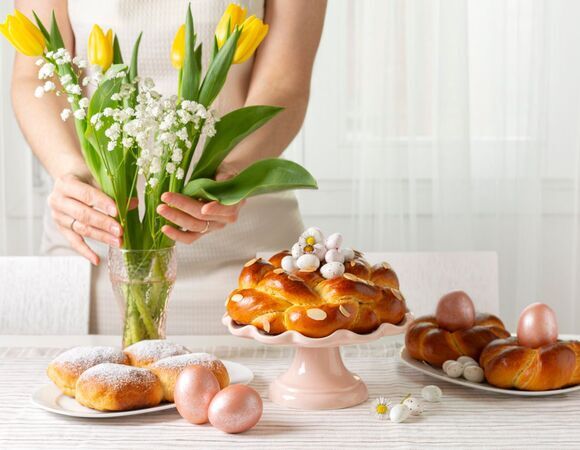 Греческие пасхальные булочки-косы цуреки: пошаговый рецепт приготовления традиционного блюда от "Едим Дома"