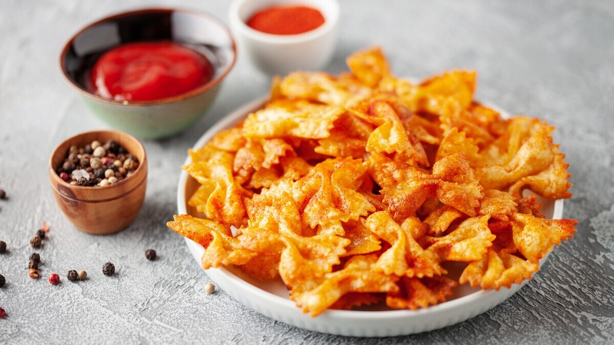 Сделала салат с хрустящими макаронами — сразу поняла, почему рецепт стал популярным в TikTok Сделала салат с хрустящими макаронами — сразу поняла, почему рецепт стал популярным в TikTok