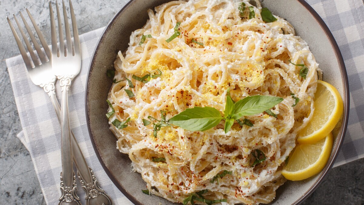 Смешала рикотту с лимоном — и соус для пасты готов за 5 минут: главное, лишней посуды не испачкала