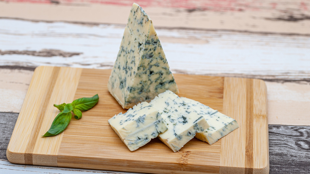 Ем сыр с плесенью уже год — вот что думаю о его плюсах и минусах