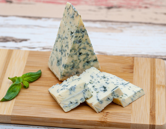 Ем сыр с плесенью уже год — вот что думаю о его плюсах и минусах