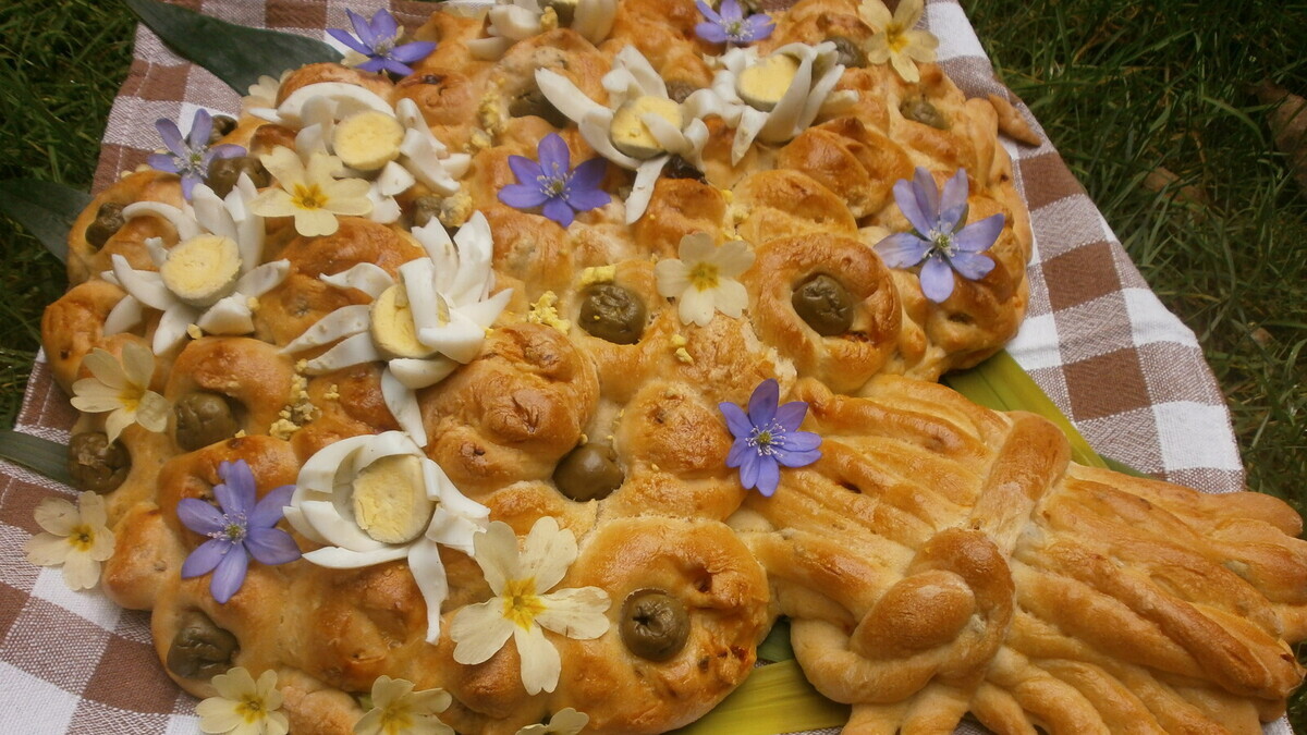 Украшение для пасхального стола своими руками: кулинары поделились, как делают сдобный "весенний букет"