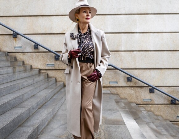 Модные брюки – 2026: "стрелки", "аладдины", карго – ноги как будто "от ушей" 