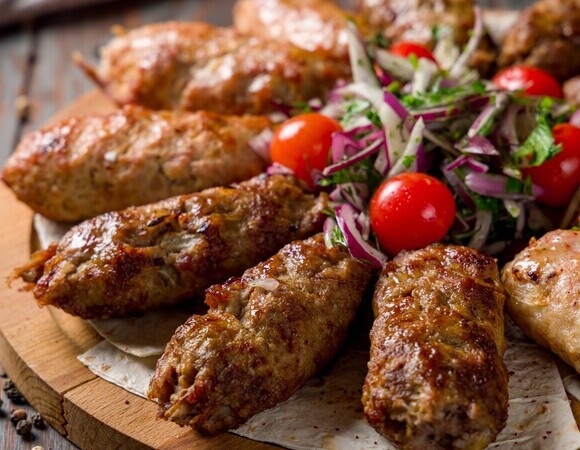 Как приготовить люля-кебаб за 10 минут? Добавление пюре из картошки — неожиданный секрет