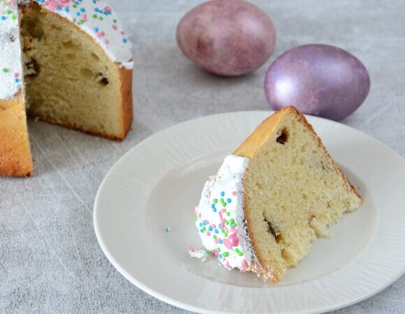 "Закапывать только в крайней ситуации": священник Постернак объяснил, что нельзя делать с остатками кулича и яиц после Пасхи 