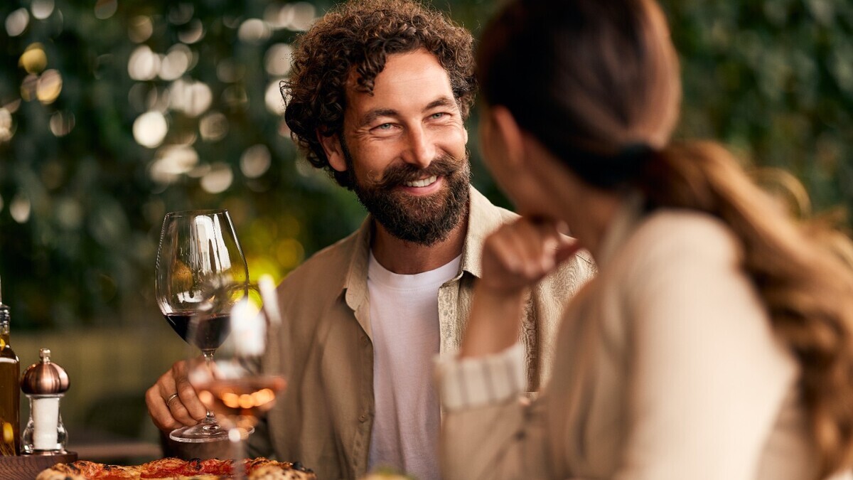 Свет, музыка, свечи: психолог рассказала, как устроить романтический ужин, чтобы не готовить полдня