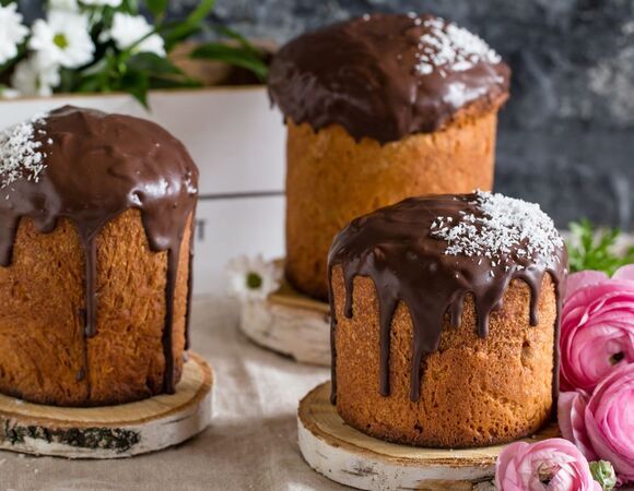 Самая простая шоколадная глазурь: шеф-повар Спиваков поделился рецептом ганаша для украшения пасхального кулича