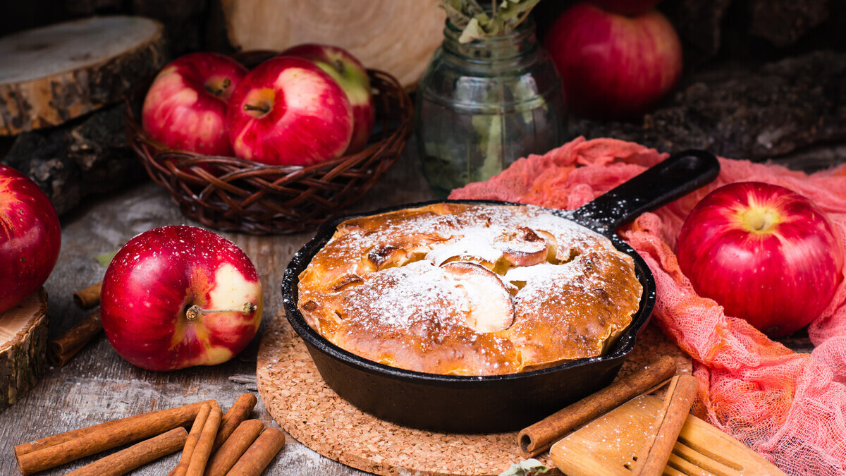 Секрет сочного яблочного пирога раскрыт: духовка мне больше не нужна — достаточно сковороды