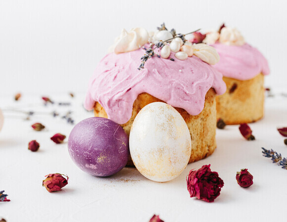 С сухоцветами и золотом: выбраны самые популярные куличи на Пасху 2026