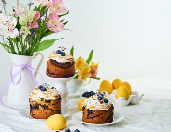 Сплошные химикаты: флорист Филоненко объяснил, чем опасен трендовый цветочный декор для куличей 