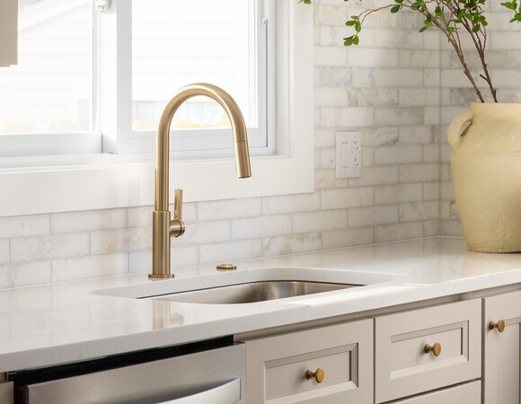 Дизайнер назвала 2 цвета, которые делают кухню дороже без капитального ремонта