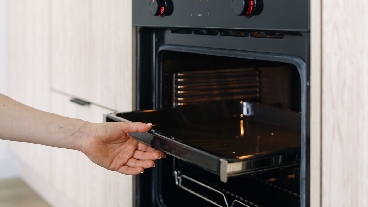 Нужно ли разогревать противень заранее? Кулинарам подсказали, когда без этого не обойтись