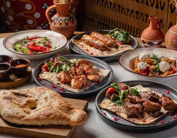 Где есть хинкали, хачапури и шашлык: 10 лучших грузинских ресторанов Москвы по версии "Едим Дома"