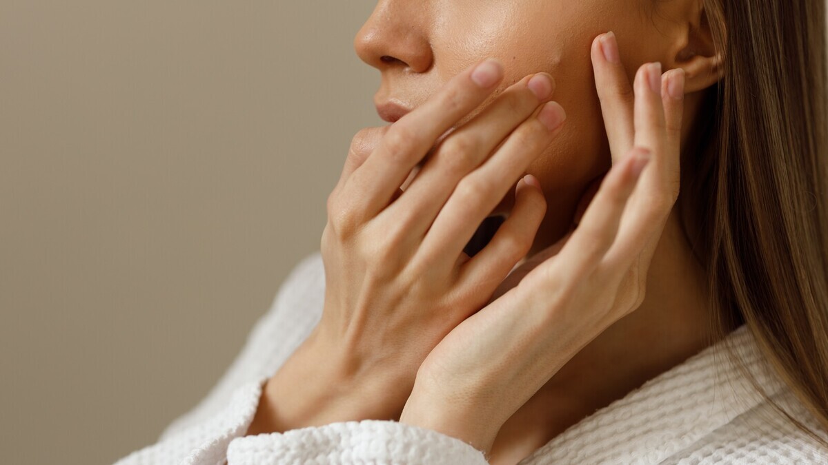 Врач Кандинская объяснила, должно ли отличаться питание обладателей сухой и жирной кожи 