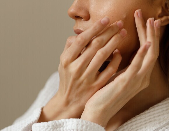 Врач Кандинская объяснила, должно ли отличаться питание обладателей сухой и жирной кожи