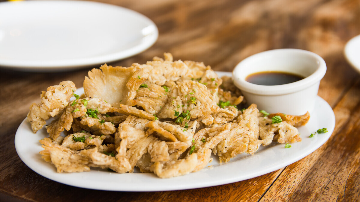 Жарю грибы в кляре и подаю вместо курицы: хитрое блюдо "заходит" абсолютно всем, даже мясоедам Жарю грибы в кляре и подаю вместо курицы: хитрое блюдо "заходит" абсолютно всем, даже мясоедам