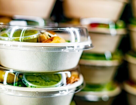 Отекли без причины? Диетолог объяснила, какие "удобные" продукты незаметно задерживают воду