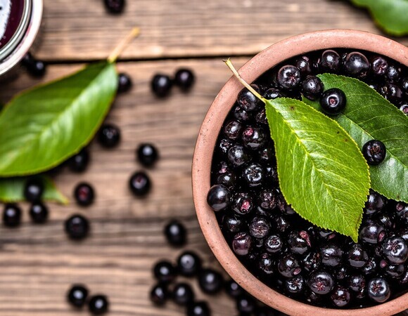 Не кефир и не чай: ученые назвали сок, который смягчает вред жирной пищи