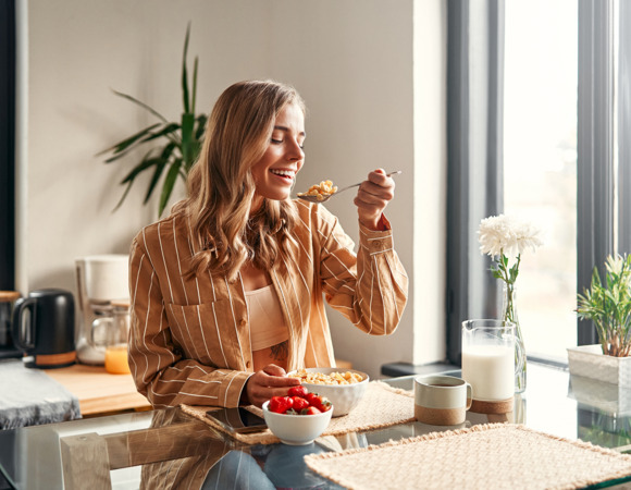 Пересмотрела свой завтрак и теперь чувствую себя иначе: что стоит есть чаще для бодрости