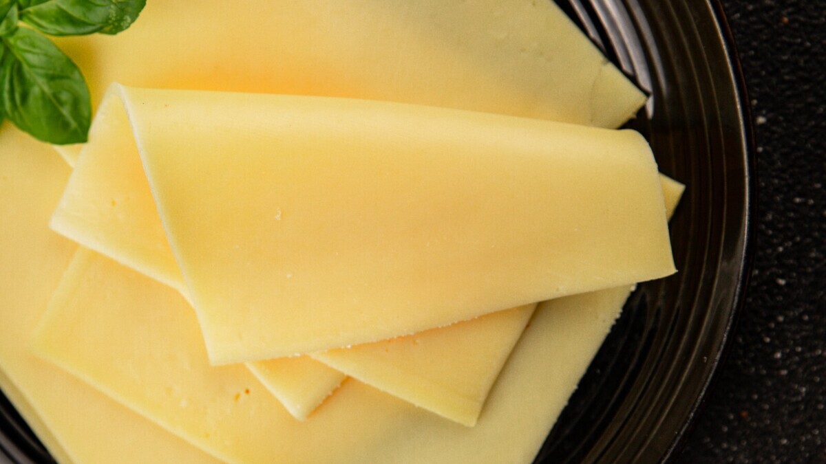 Сыр помог "затормозить" деменцию, показало 25-летнее исследование: но есть нюанс